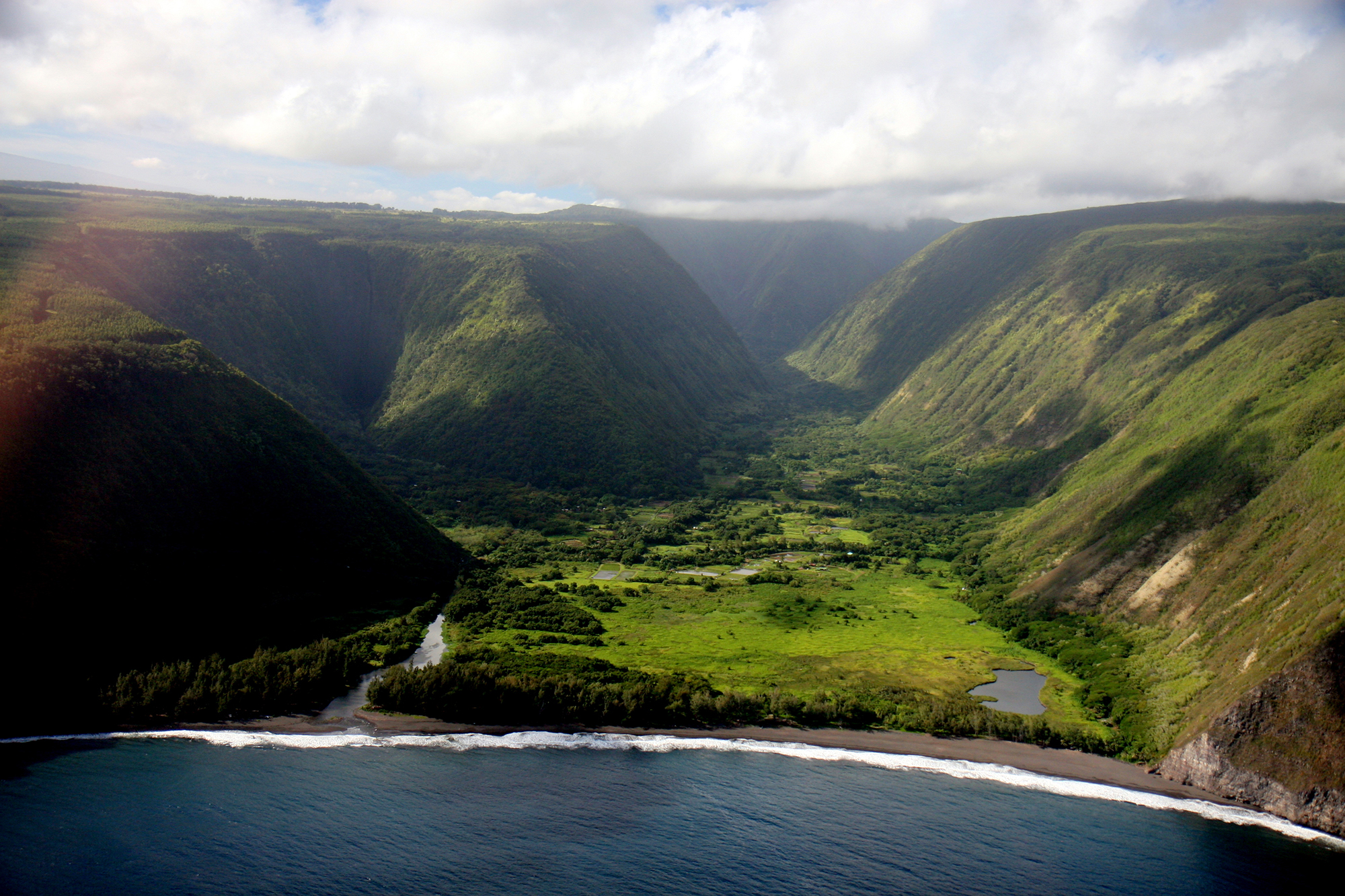 [Waipio Valley] Photo by SF Brit.