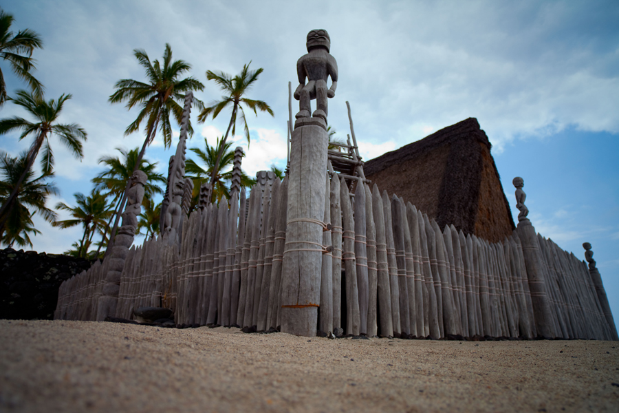 [Hōnaunau] Hale o Keawe at Puuhonua o Hōnaunau. Photo by Ruben Carillo.