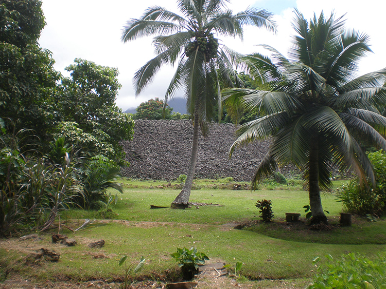 [Ulupō Heiau] Kailua, Oʻahu. Photo by Joel Bradshaw.